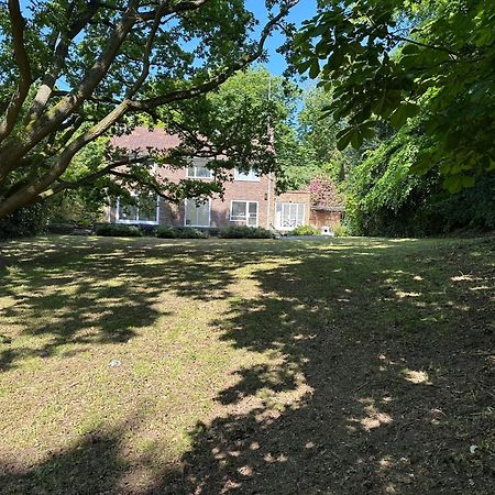 House On The Hill Villa Harrow on the Hill Exterior photo